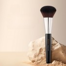 Studio17 Chin Shading Brush 492 thumbnail